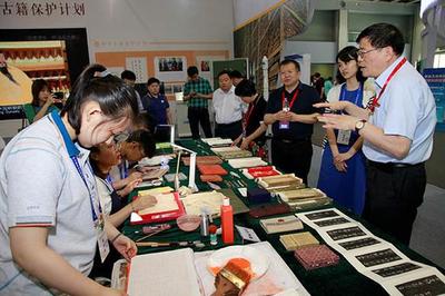 數(shù)字文化創(chuàng)意內(nèi)容應(yīng)用服務(wù)引領(lǐng)圖書(shū)館創(chuàng)新轉(zhuǎn)型——2018年中國(guó)圖書(shū)館年會(huì)廊坊紀(jì)實(shí)